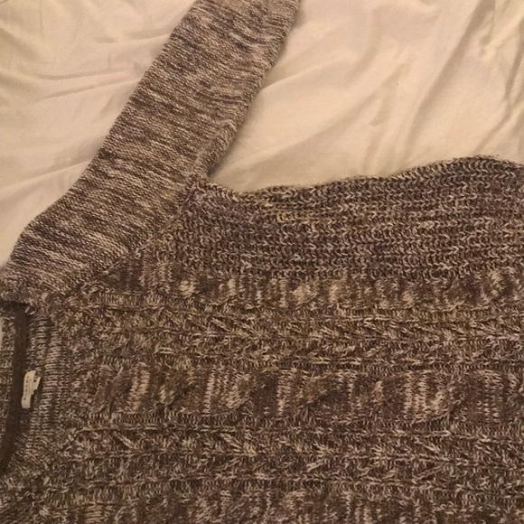 A tannish and off white mix comfortable sweater - Picture 3 of 3